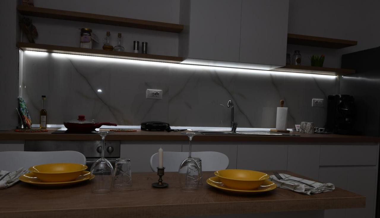 Rondine Studio Apartment ティラナ エクステリア 写真