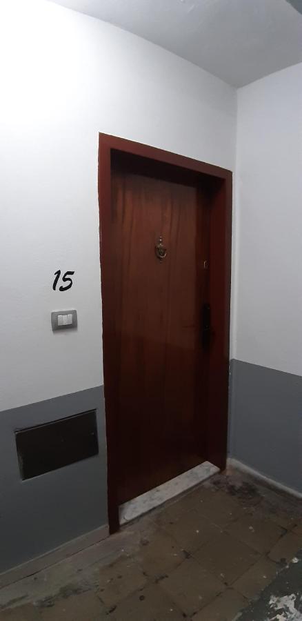 Rondine Studio Apartment ティラナ エクステリア 写真
