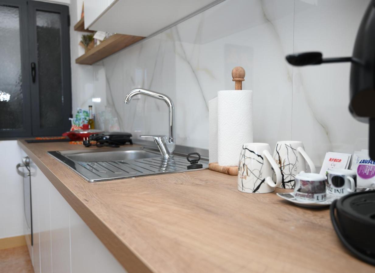 Rondine Studio Apartment ティラナ エクステリア 写真
